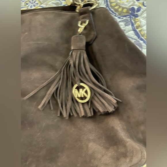 Gorgeous Michael Kors Suede Purse. Pics do NOT do it justice. Perfect for fall!! - Picture 4 of 7
